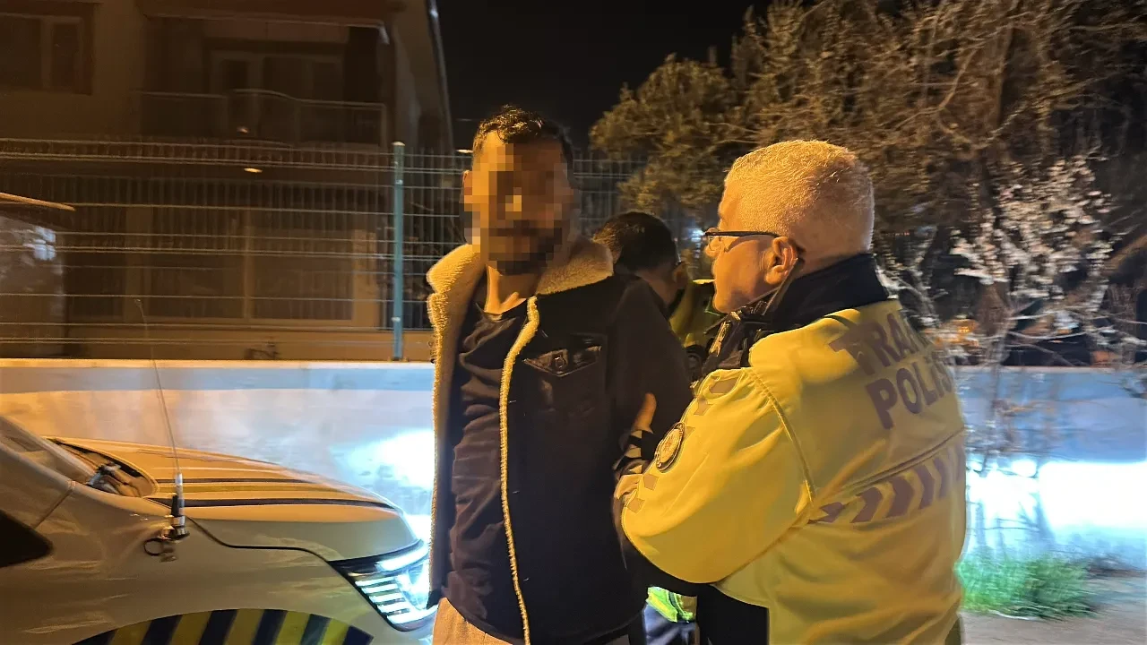 Yakalanmamak için polisin üstüne araç sürüp kaçtı! Bedeli ağır oldu 