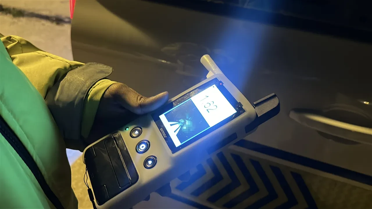 Yakalanmamak için polisin üstüne araç sürüp kaçtı! Bedeli ağır oldu 