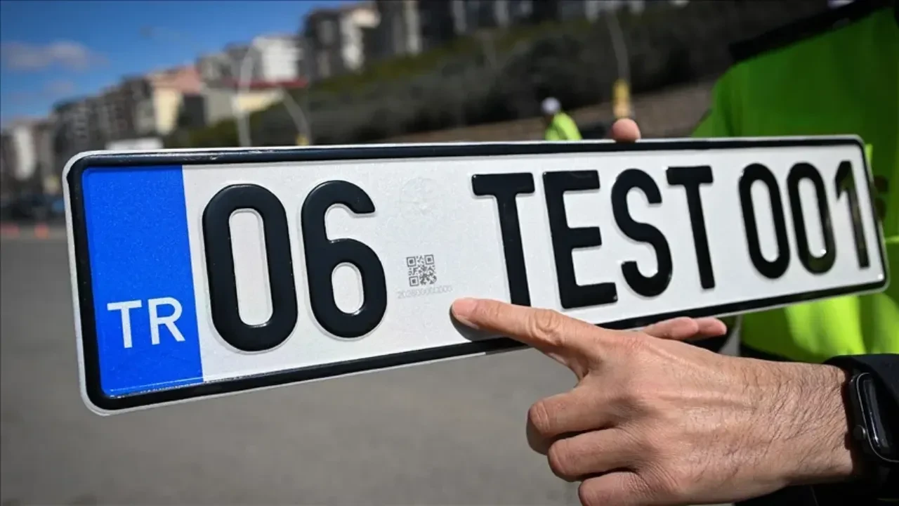 Araçlarda multimedya kullananlara ceza yazılacak mı? Bakan Çiftçi, bayram öncesi son noktayı koydu 