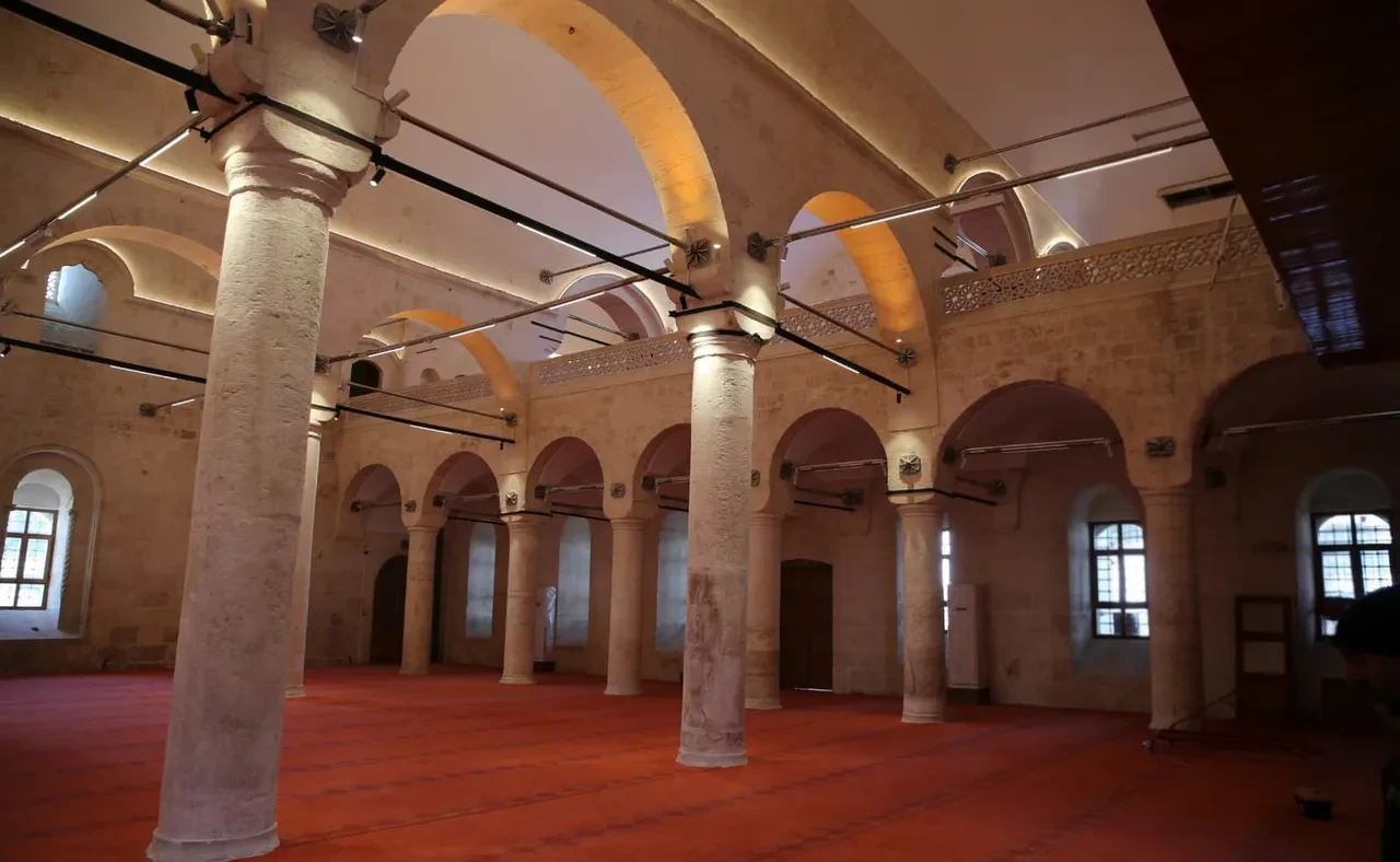 Bakan Ersoy duyurdu! 3 tarihi cami yeniden ibadete açılıyor 