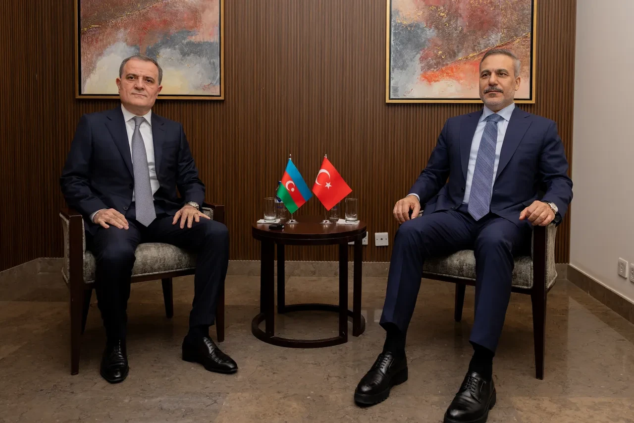 Bakan Hakan Fidan Riyad'da devrede: İranlı mevkidaşı Arakçi ile kritik savaş diplomasisi!