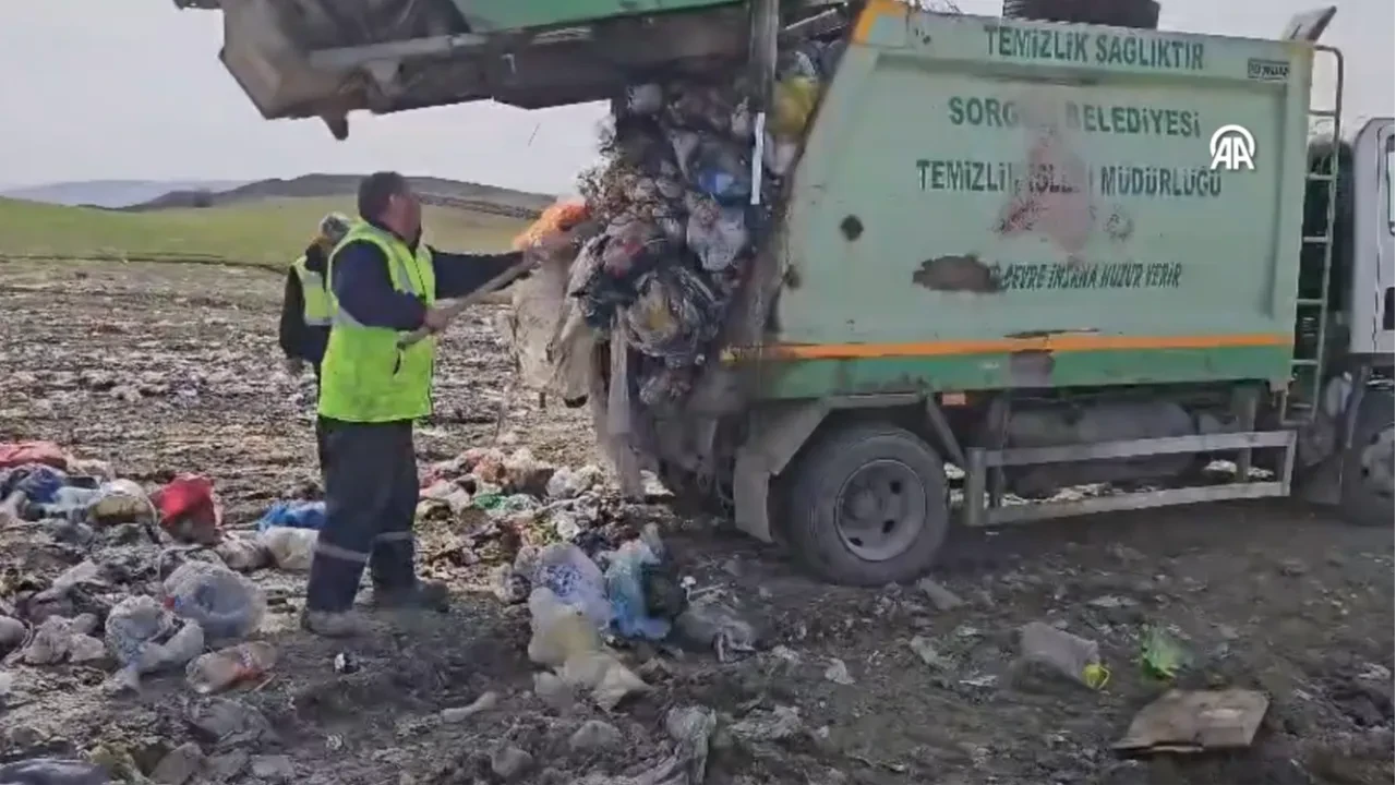 Bayram temizliği pahalıya patlıyordu: Yanlışlıkla atılan altınlar çöp kamyonunda bulundu