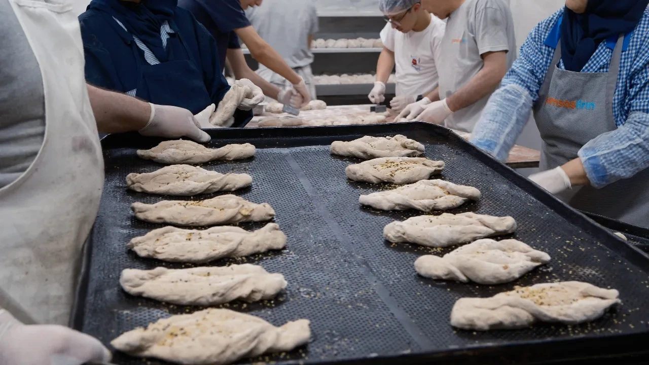 Bayramdan bayrama pişiyor: 200 yıllık Gebze geleneği 11 çeşit baharatla yapılıyor