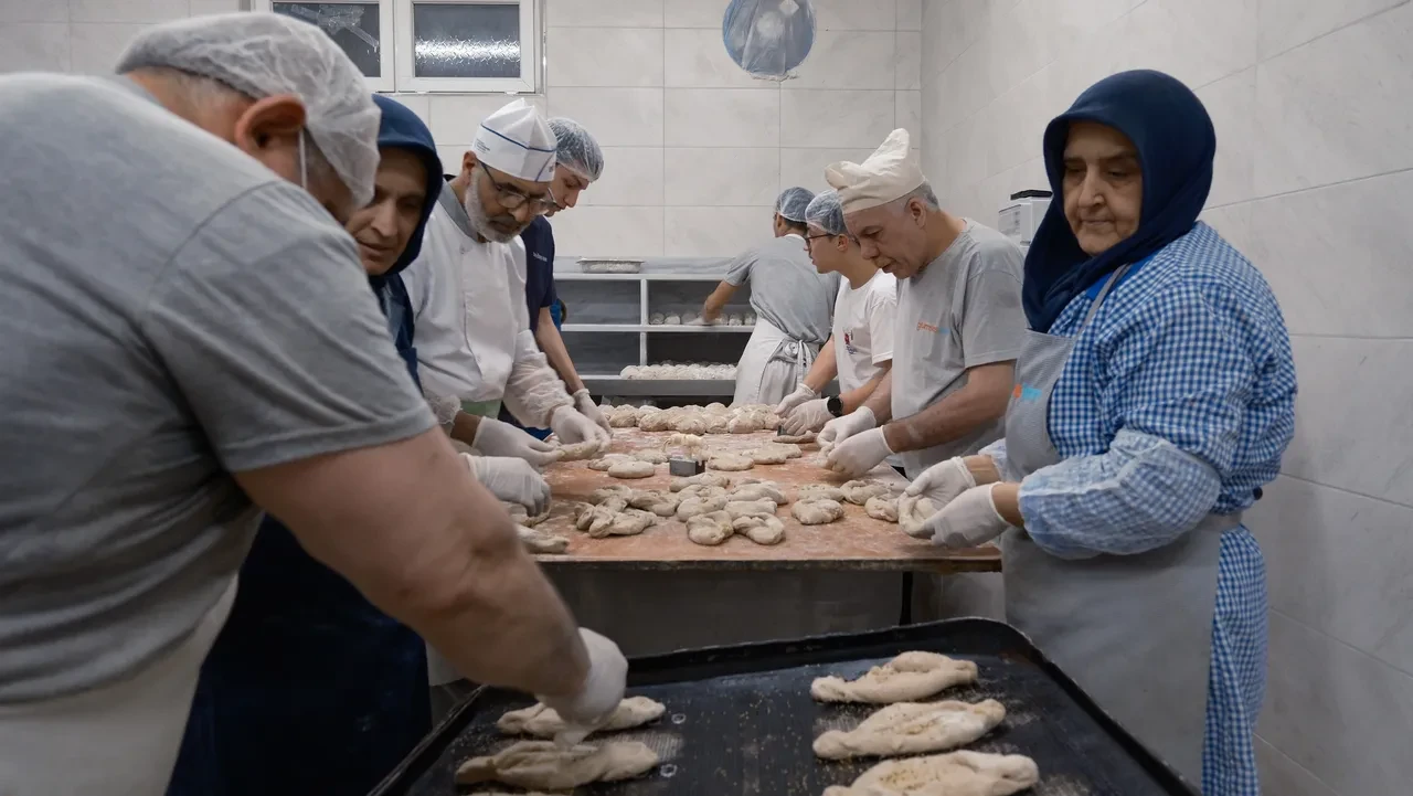 Bayramdan bayrama pişiyor: 200 yıllık Gebze geleneği 11 çeşit baharatla yapılıyor