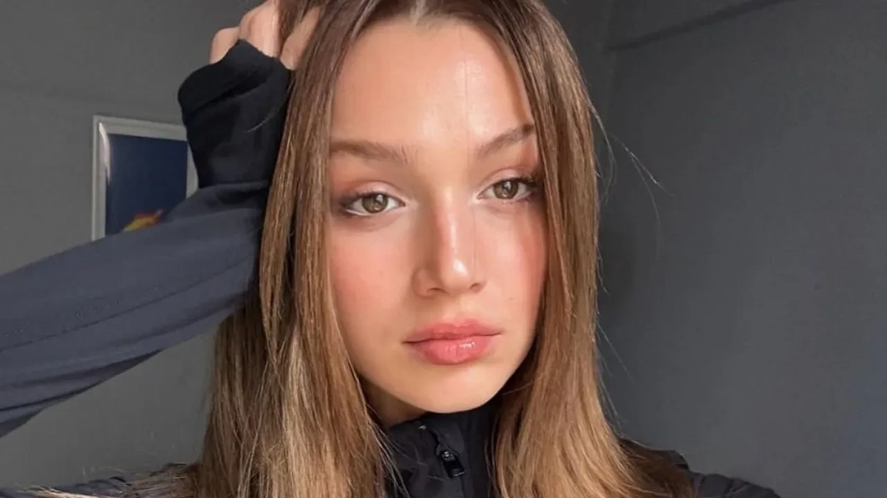 Ben Leman’ın Ada’sı Ceren Ayruk ‘Daha 17’nin kadrosuna dahil oldu! Ekranlara Leyla karakteriyle geri dönüyor