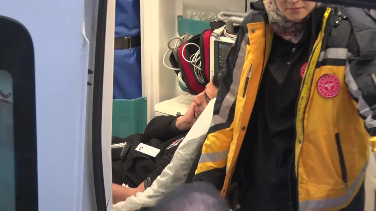 Beykoz’da feci kaza! İETT otobüsü kaldırıma çarptı: 4 yaralı