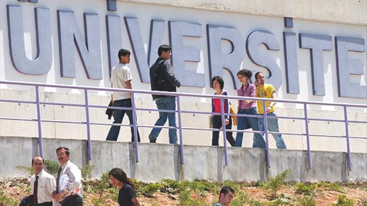 Cumhurbaşkanı Erdoğan 5 üniversiteye yeni rektör atadı