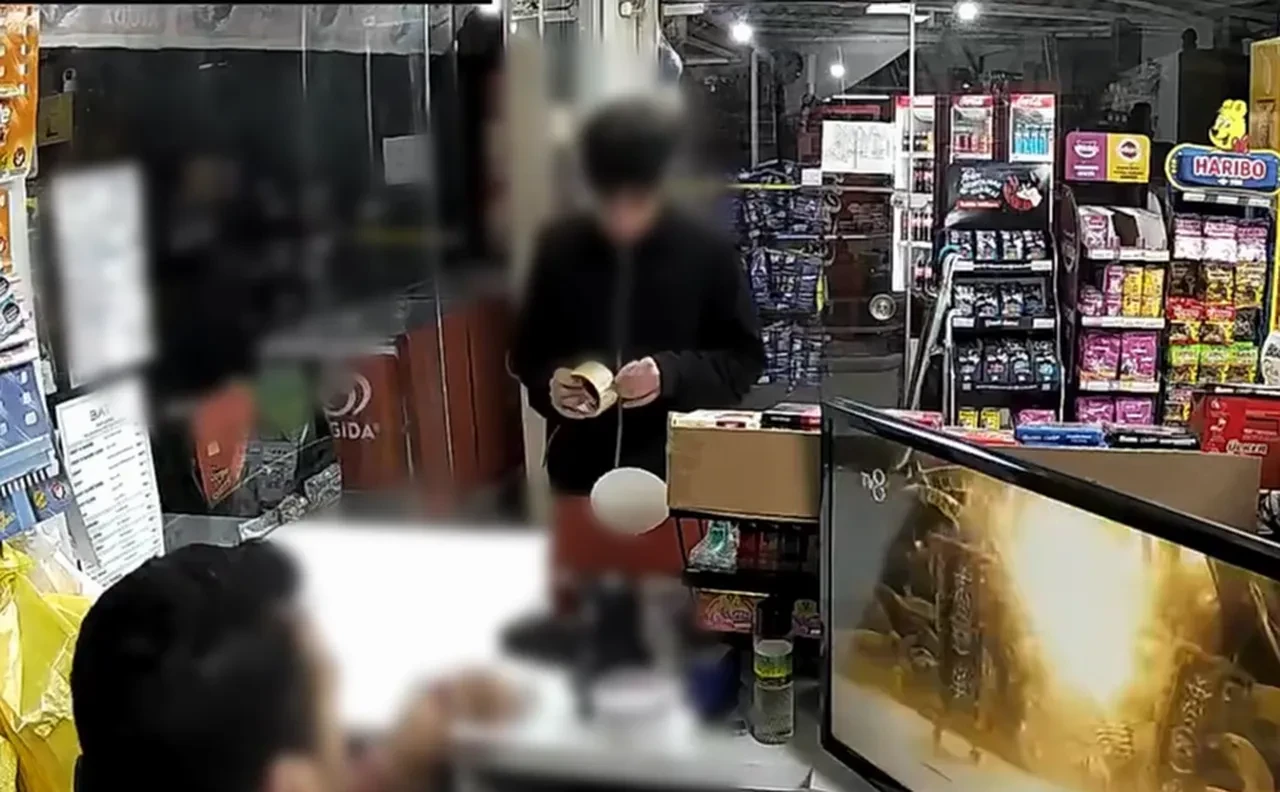 Fatih'te kan donduran görüntüler! 'Doğum günü' yalanıyla aldıkları bantla bağladılar, işkence edip kayda aldılar