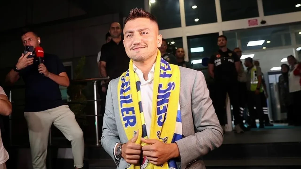 Fenerbahçe'nin genç yeteneğine milli davet: Süper Lig devinin tarihindeki en pahalı dördüncü transferdi!