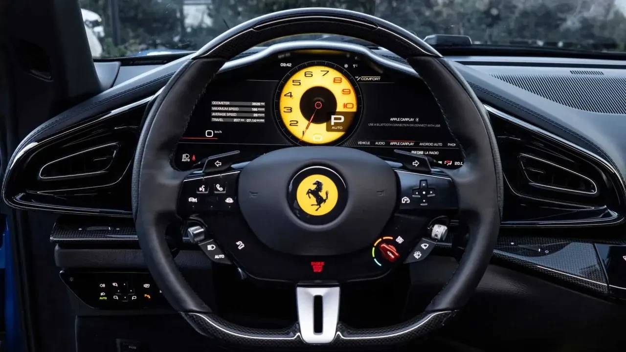 Ferrari CEO'su, otomobillerde dokunmatik tuş kullanılmasının sebebini açıkladı