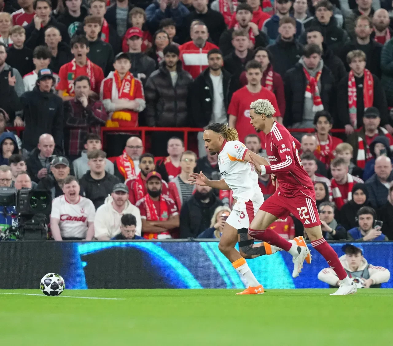 Galatasaray Liverpool deplasmanında Şampiyonlar Ligi'ne veda etti!