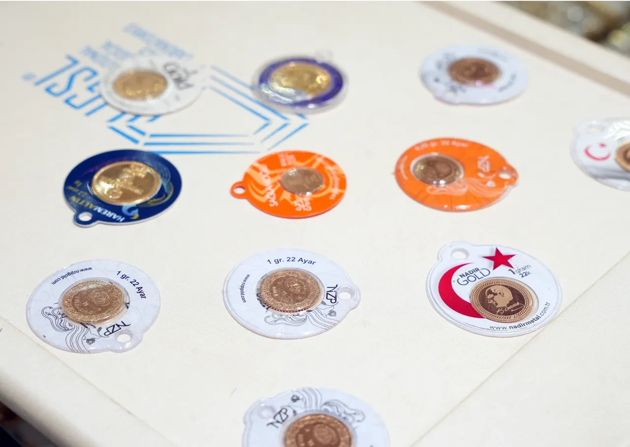 Gram altın çakıldı! Zafer Ergezen'den canlı yayında elinde altın olan yatırımcıya zarar uyarısı