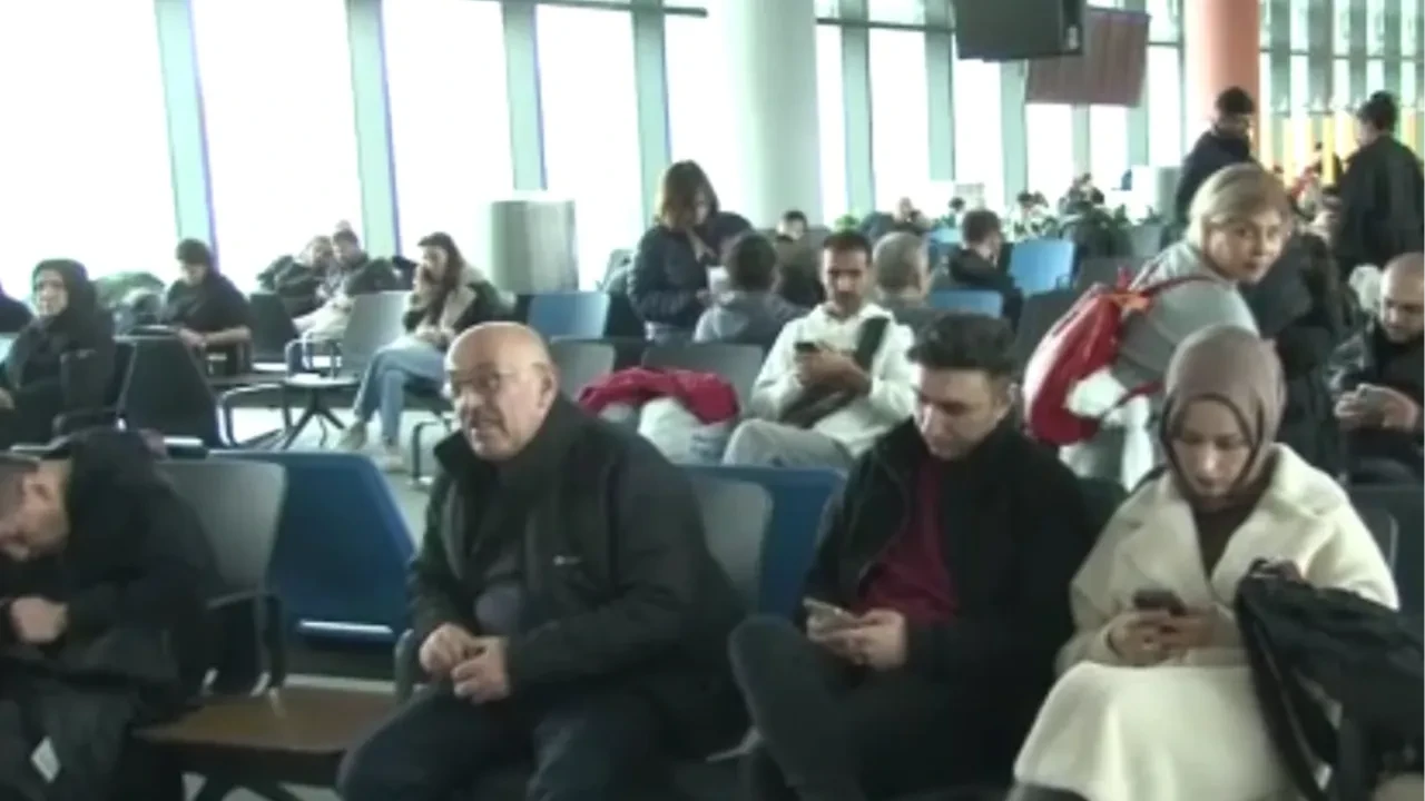 İstanbul Havalimanı'nda bayram mesaisi! Yoğunluk kameralara yansıdı