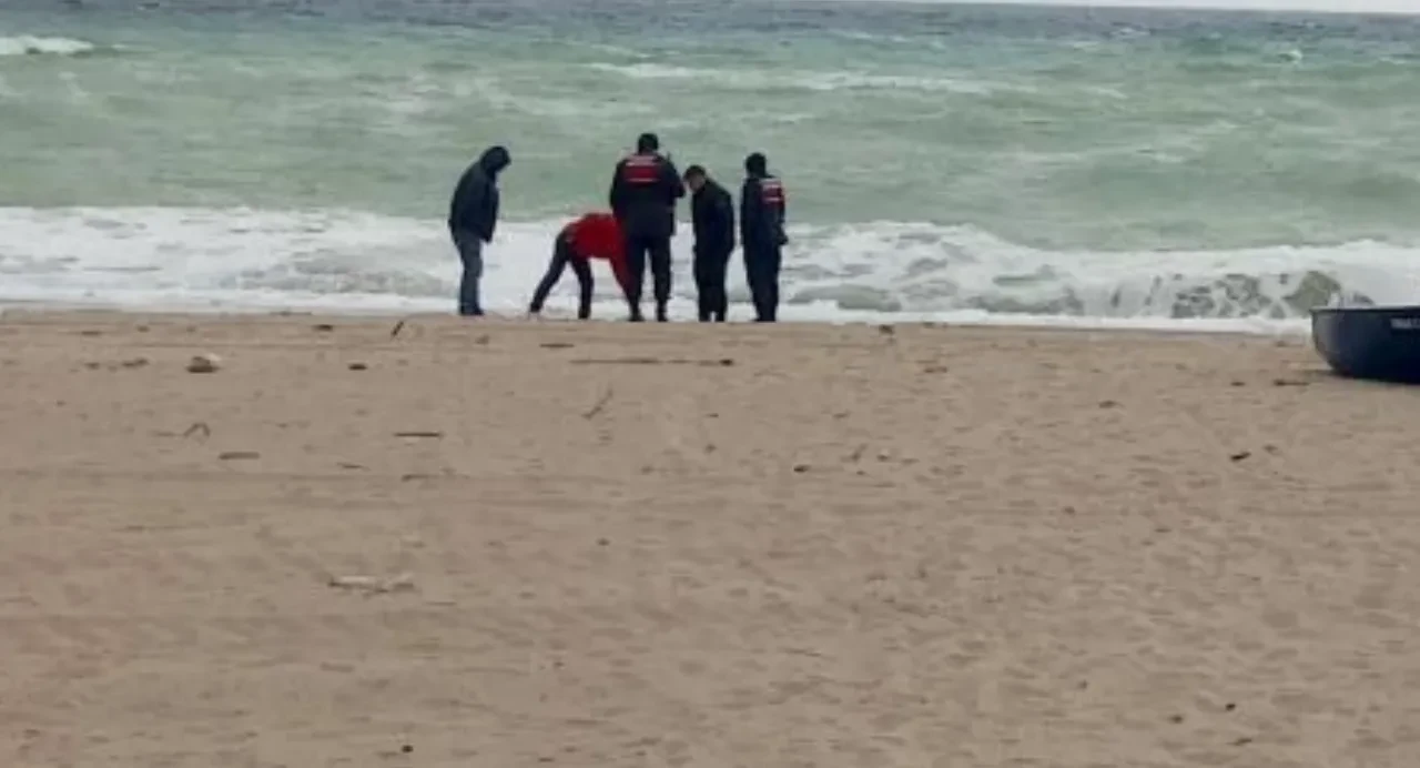 İstanbul'da ürküten anlar: Sahile füze başlığı vurdu