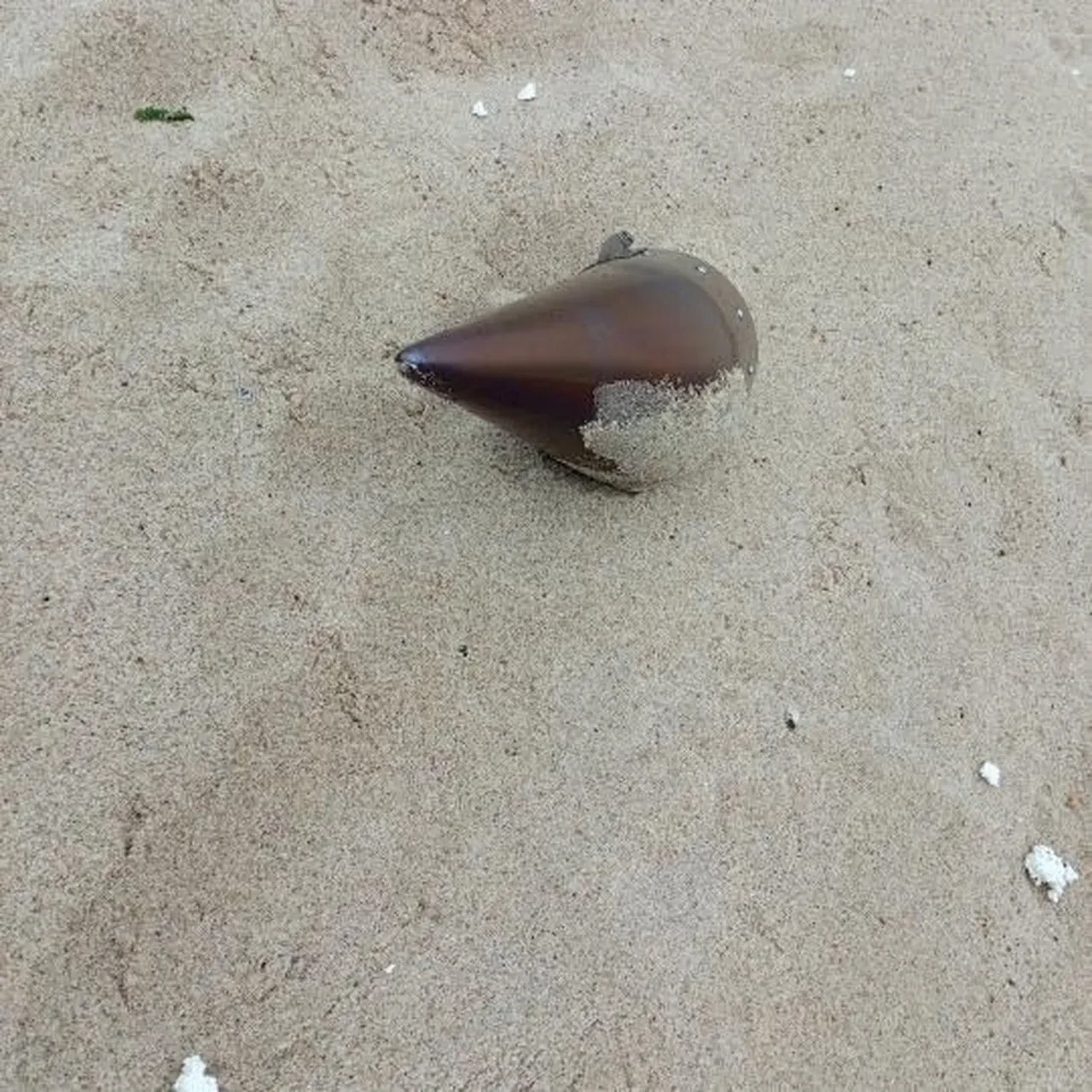 İstanbul'da ürküten anlar: Sahile füze başlığı vurdu