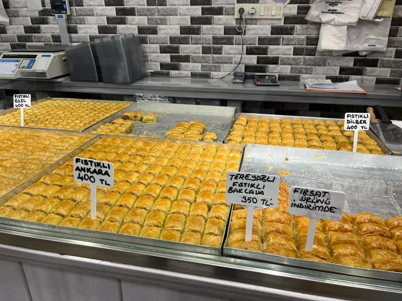 Kilosu 200 liraya baklava! Hijyenik olmayan tatlı üreten tesis mühürlendi