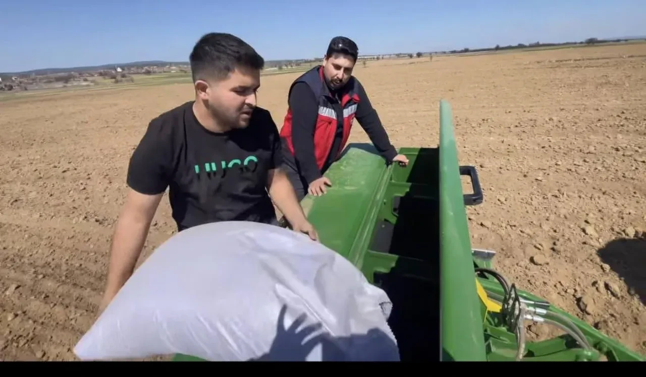 Kütahya'da çörek otu harekatı! Tohumlar yüzde 50 hibeyle çiftçiye dağıtıldı
