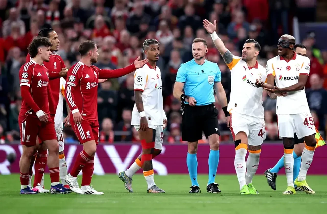 Osimhen’e ne oldu neden yok sakatlandı mı? Osimhen Liverpool maçında ikinci yarıya çıkamadı