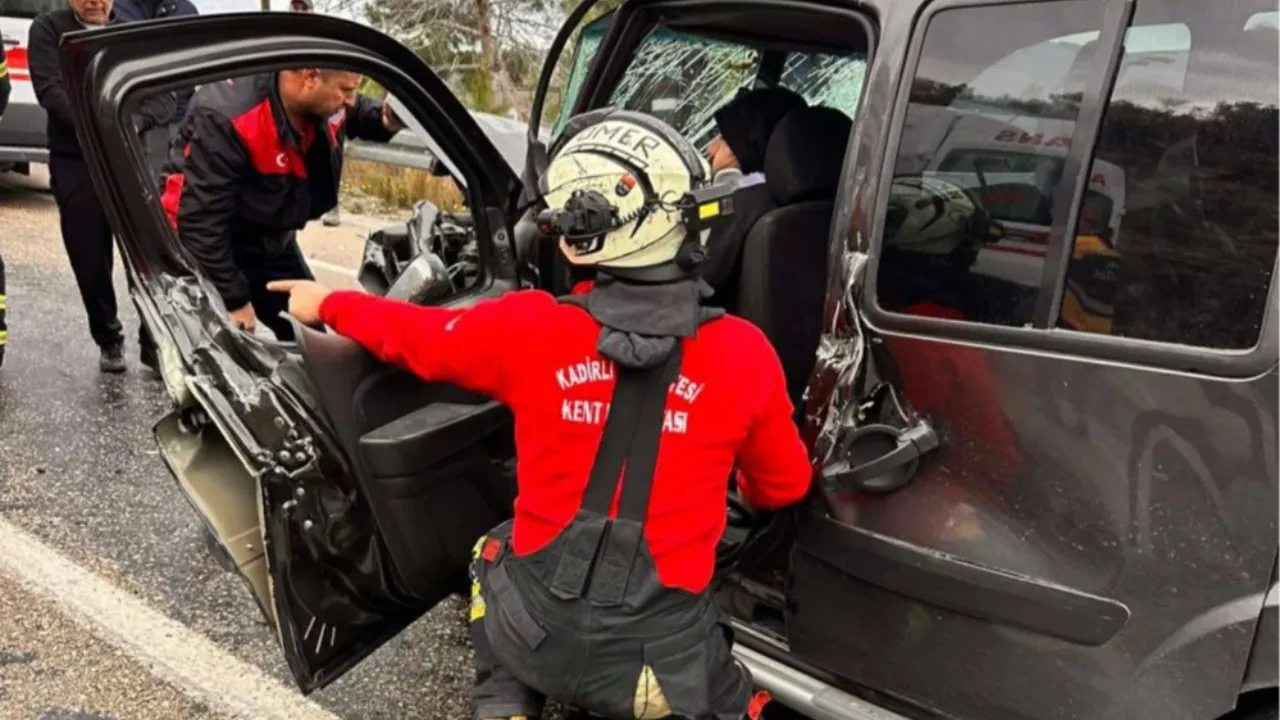 Osmaniye'de feci kaza! Kafa kafaya çarpıştılar: Ölü ve yaralılar var