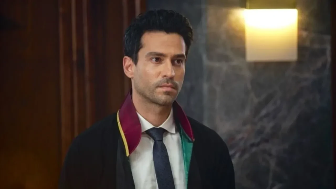 Succession'da Rol Alan Ekin Koç, Sette Yaşadığı Güldüren Anısını Açıkladı