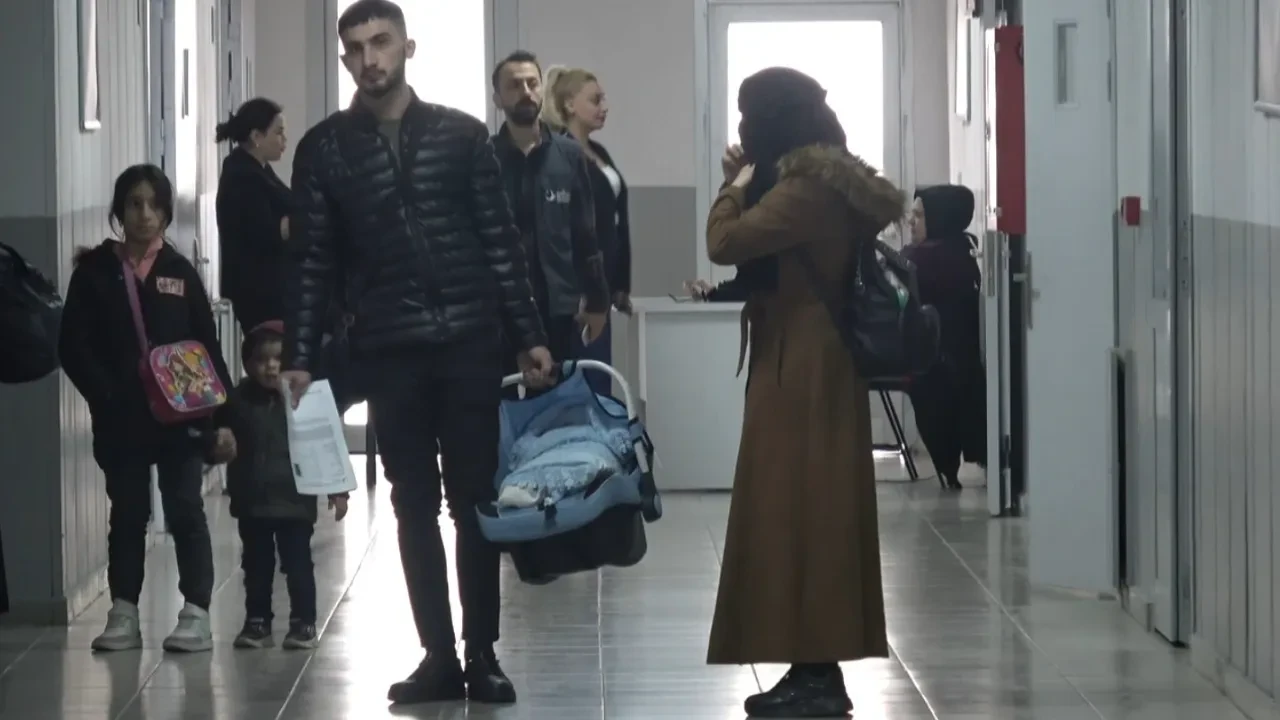 Suriyelilerin gönüllü geri dönüşü hız kazandı: Bayram öncesinde sınır kapılarında hareketlilik yaşanıyor