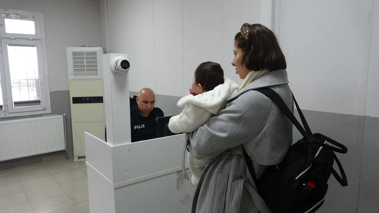 Suriyelilerin gönüllü geri dönüşü hız kazandı: Bayram öncesinde sınır kapılarında hareketlilik yaşanıyor