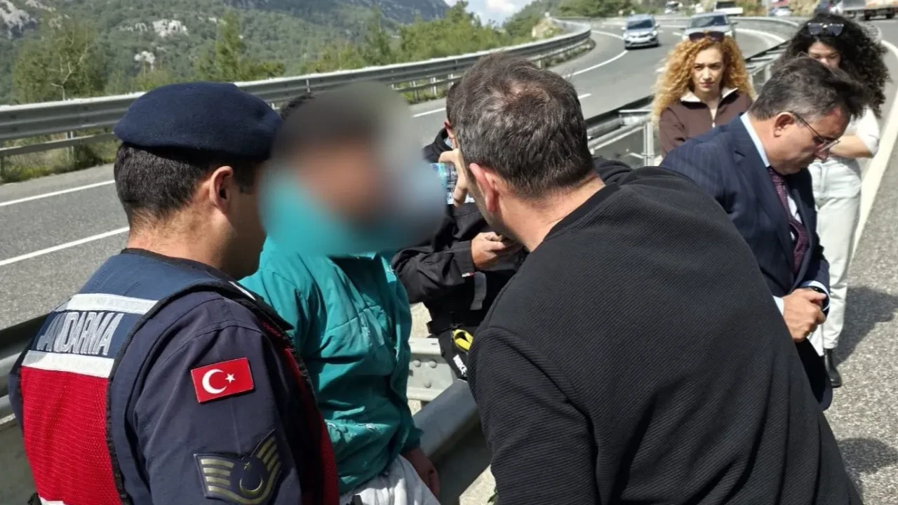 Taktığı kask sayesinde ölümden döndü