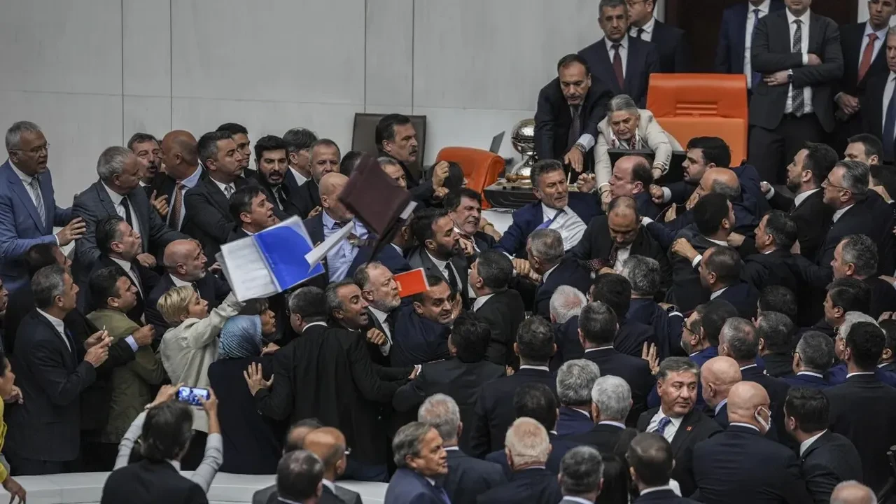 TBMM'de kavgadan bıkanlar dilekçe yağdırdı: Kavgacı vekile edep dersi talebi