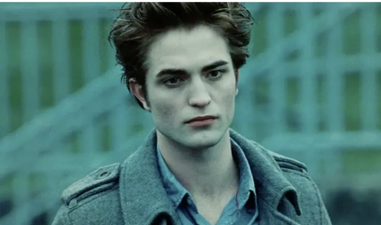 Twilight'ın yıldızı Robert Pattinson son görünütüsüyle çok konuşuldu! "Hiç değişmemiş"