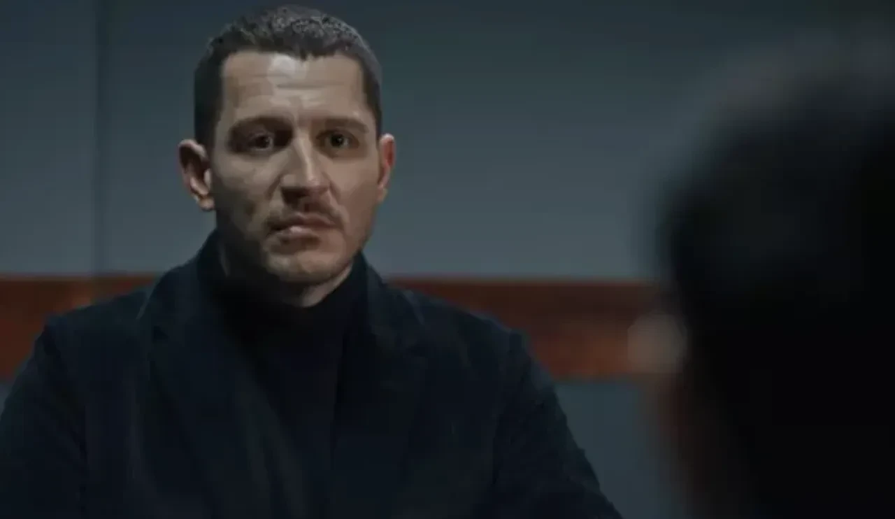 Uraz Kaygılaroğlu dizi setlerini eleştirdi! ‘120 kişi aynı evin içinde’