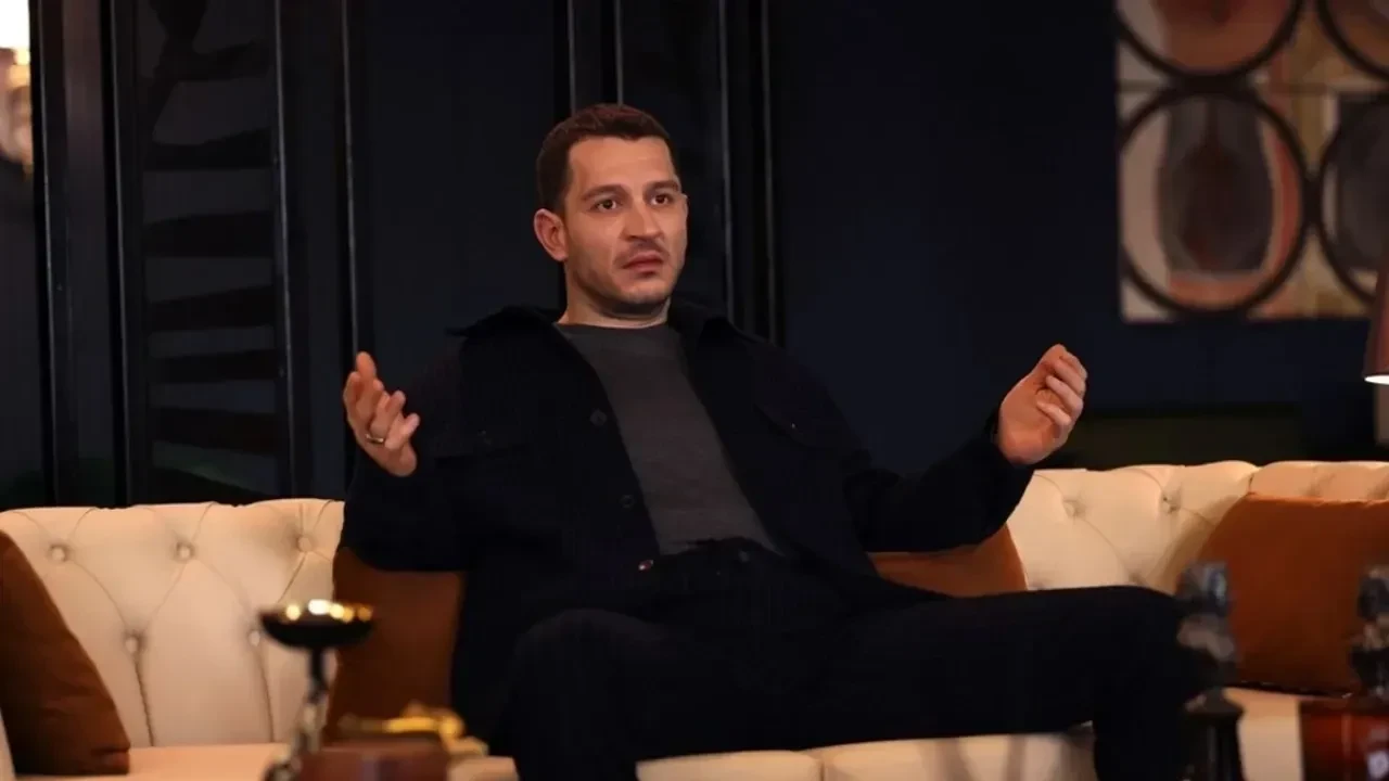 Uraz Kaygılaroğlu dizi setlerini eleştirdi! ‘120 kişi aynı evin içinde’