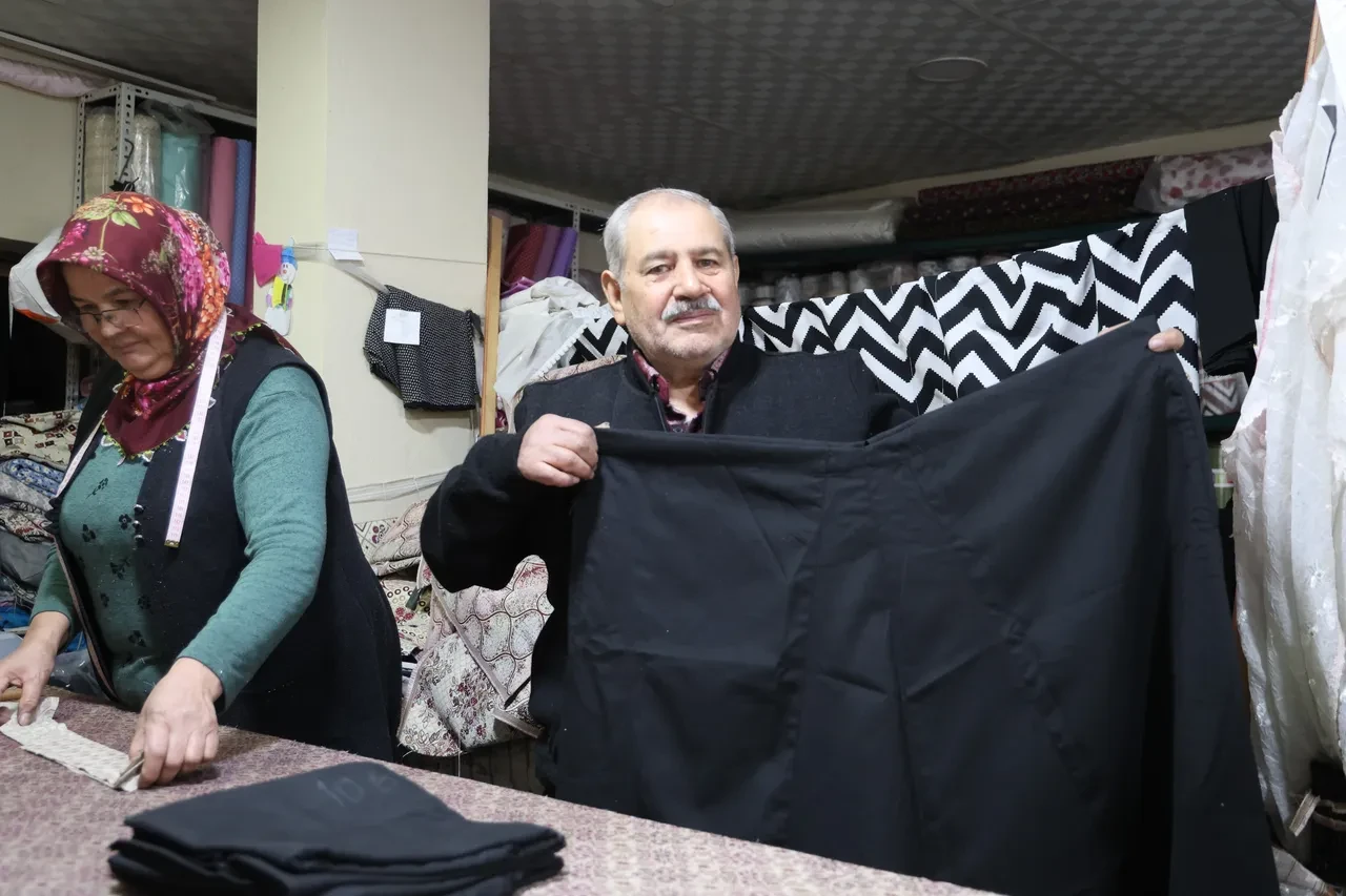 Ustası az, çırağı yok: Adana’da bayramlık geleneği için terziler yoğun mesaide
