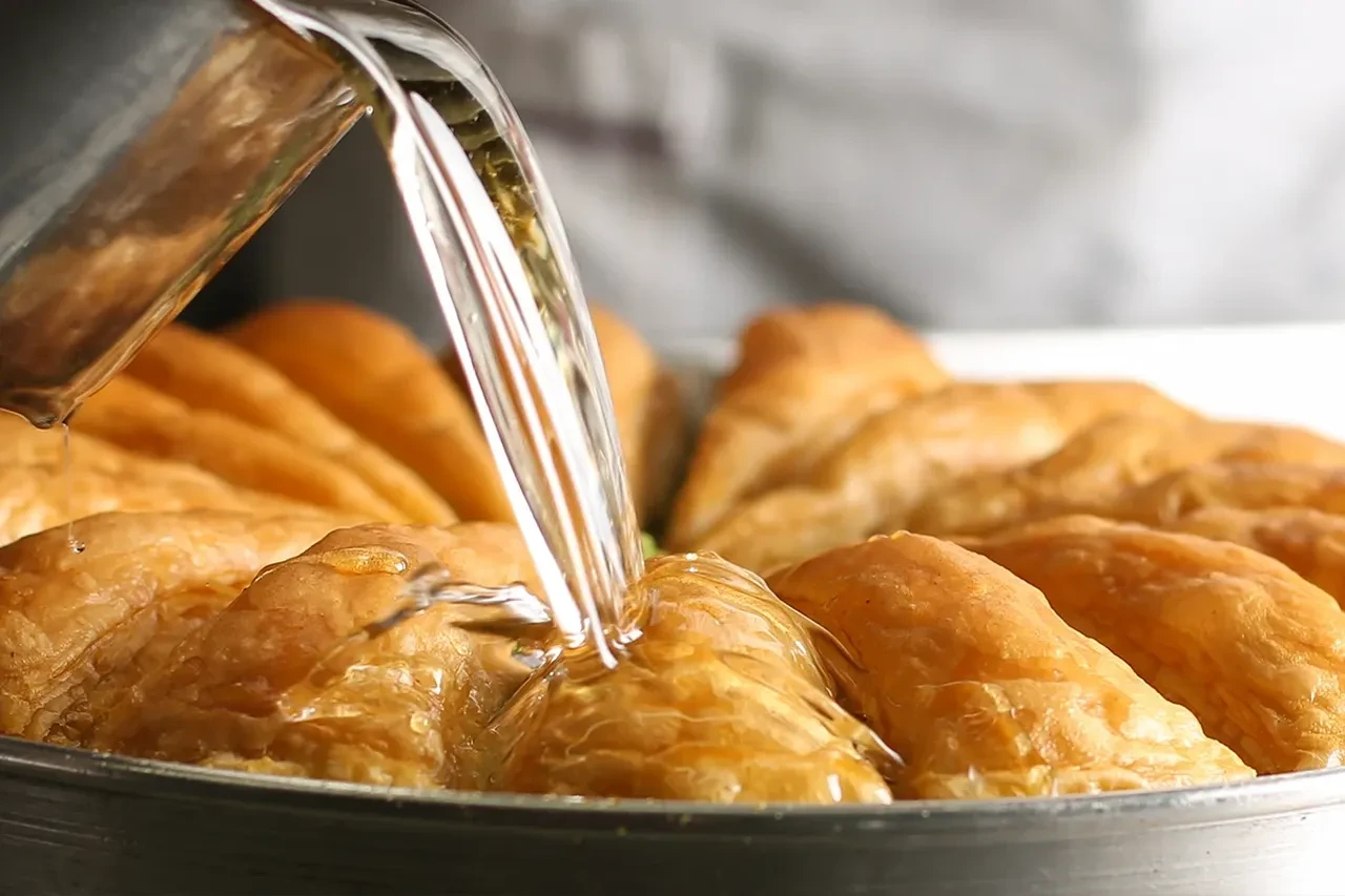 Vakti olmayanlara şipşak bayram baklavası tarifi! Hem pratik hem çıtır çıtır lezzet