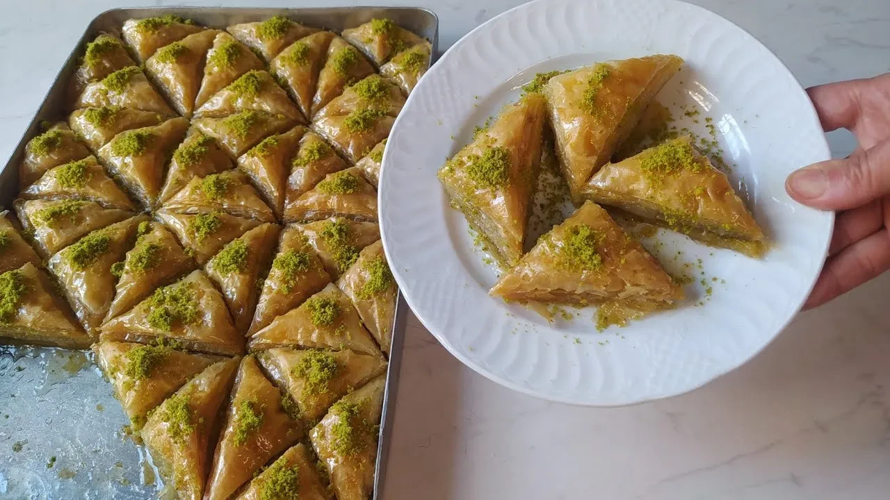 Vakti olmayanlara şipşak bayram baklavası tarifi! Hem pratik hem çıtır çıtır lezzet