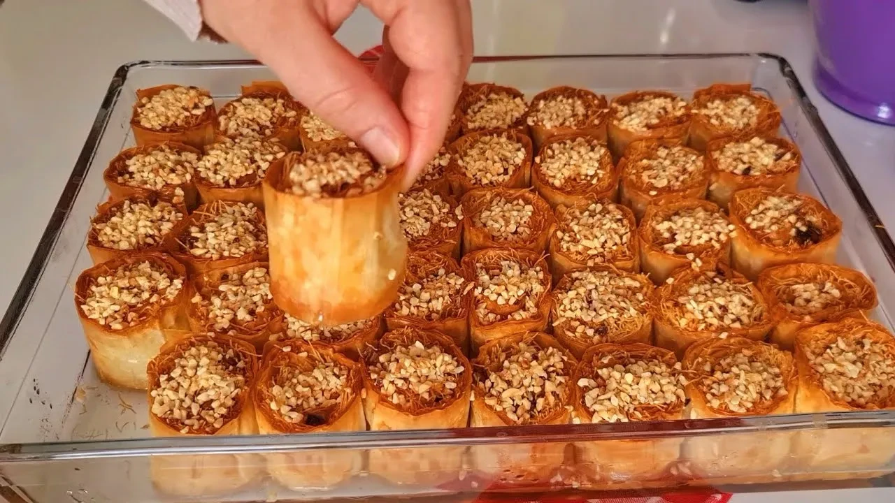 Vakti olmayanlara şipşak bayram baklavası tarifi! Hem pratik hem çıtır çıtır lezzet