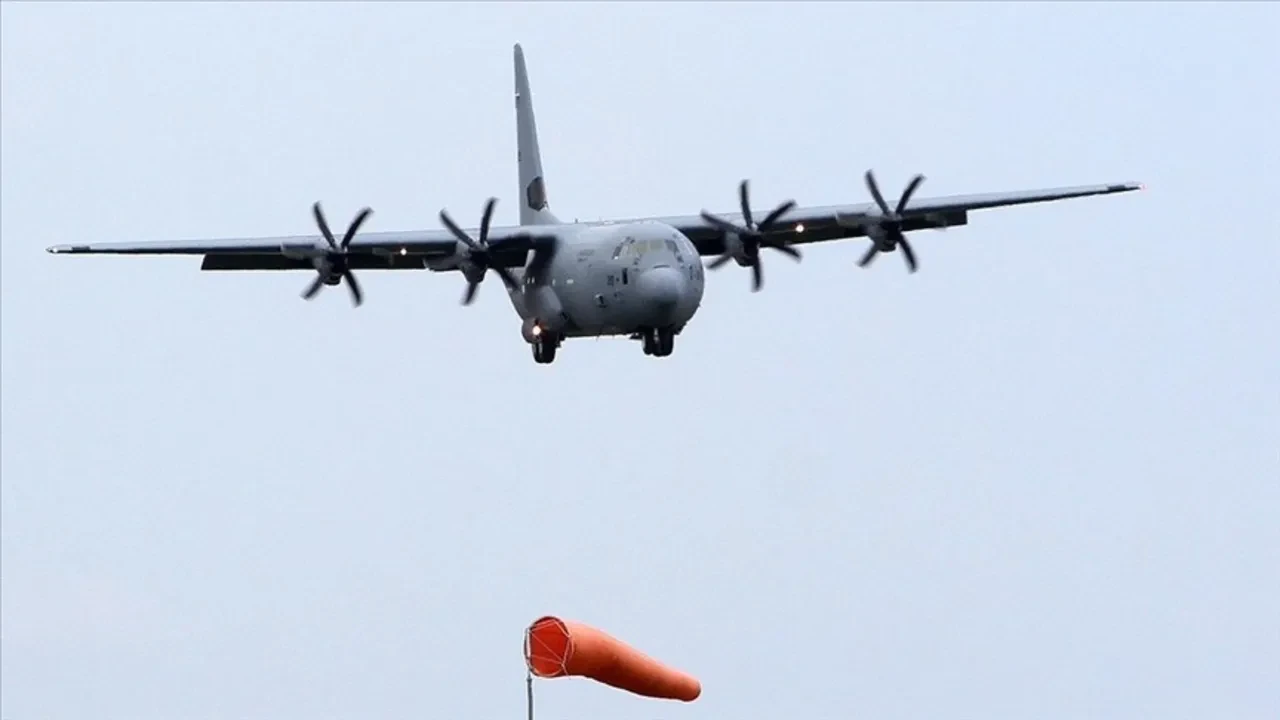 C-130 kargo uçağı