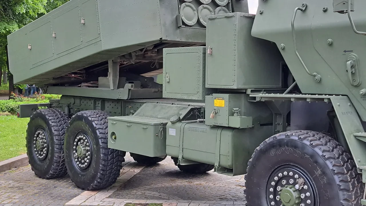 M142 Yüksek Hareket Yetenekli Topçu Roket Sistemi (HIMARS)