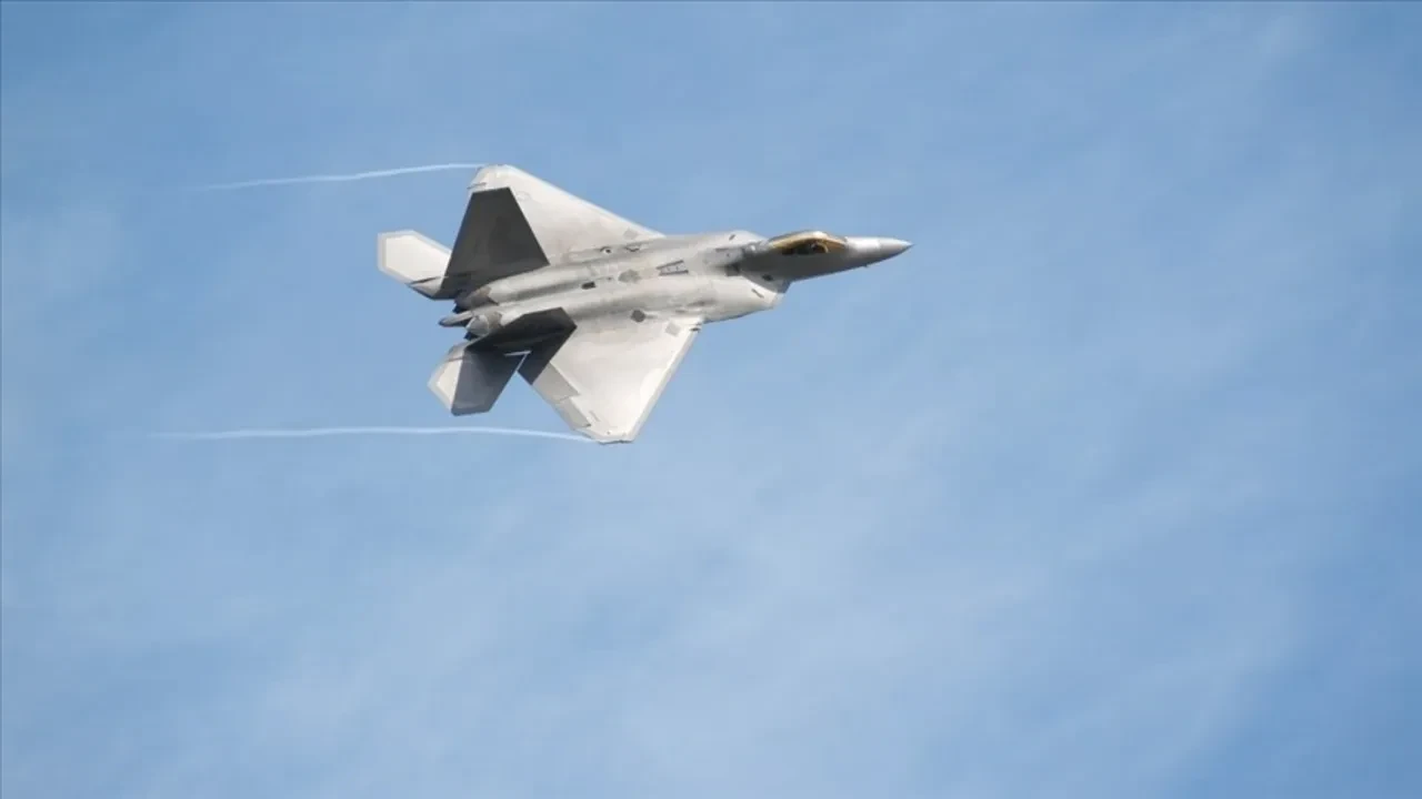 F-22 savaş uçakları