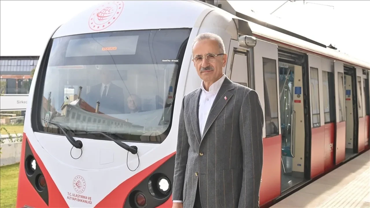 Bakan Uraloğlu açıkladı! İstanbul’a yeni metro istasyonları geliyor