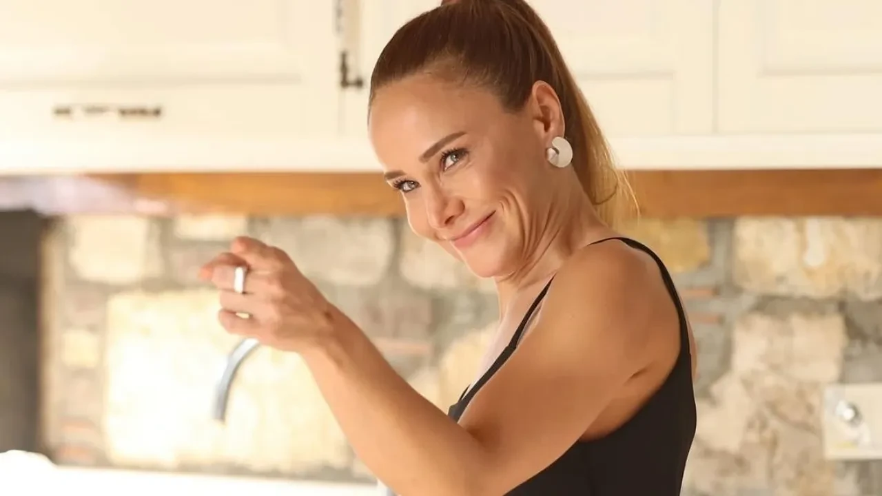 Burçin Terzioğlu’ndan Ezel dizisi hakkında çarpıcı itiraf! Kendisine takılan lakabı ilk kez açıkladı