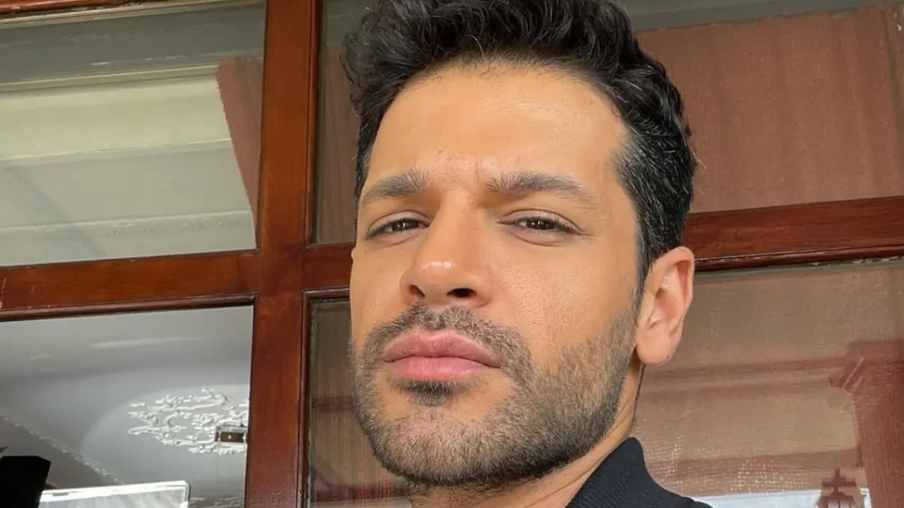 Emre Kıvılcım evlilik sonrası görüntülendi! Nikah yüzüğü dikkat çekti 