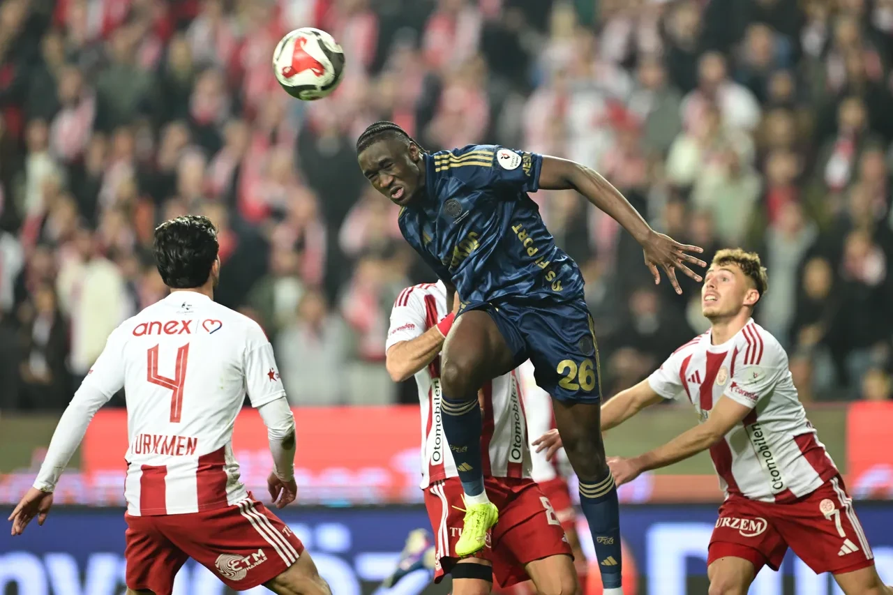 Fenerbahçe'den çok sert tepki! TFF ve MHK'ya çağrı: Somut adımlar atın