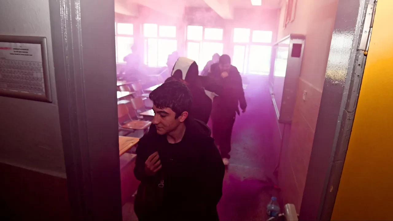 Gerçeğini aratmayan yangın tatbikatı nefes kesti! 