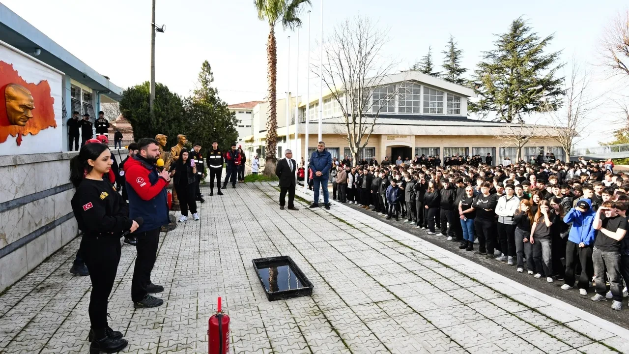Gerçeğini aratmayan yangın tatbikatı nefes kesti! 