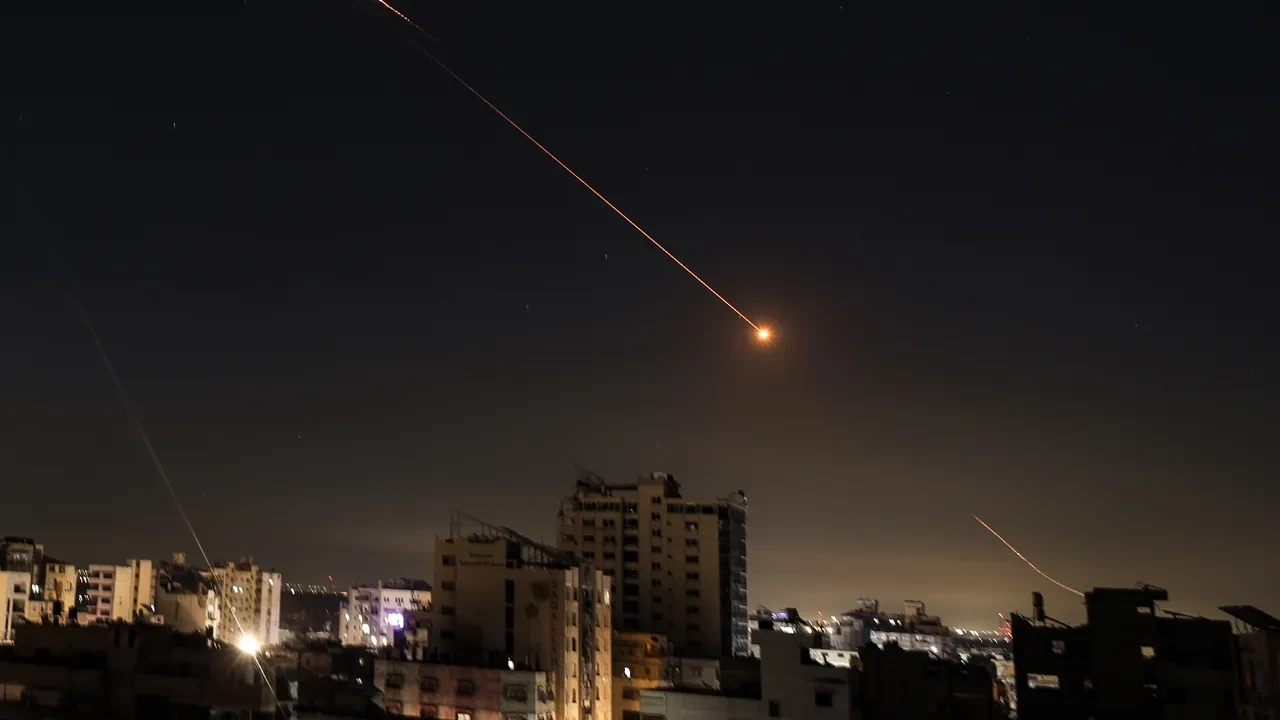 İngiltere'den İran kararı! ABD'ye üslerini açtı