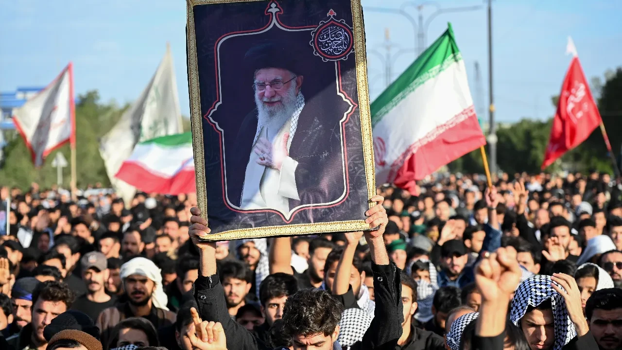 İran'da rejim değişecek mi? Uzmanlardan çarpıcı yorum: Son sözü halk söyleyecek