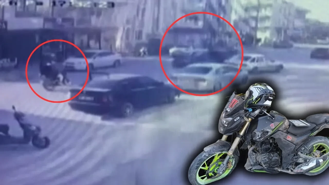  Motosiklet ve otomobil kafa kafaya çarpıştı! Feci kaza kamerada! 
