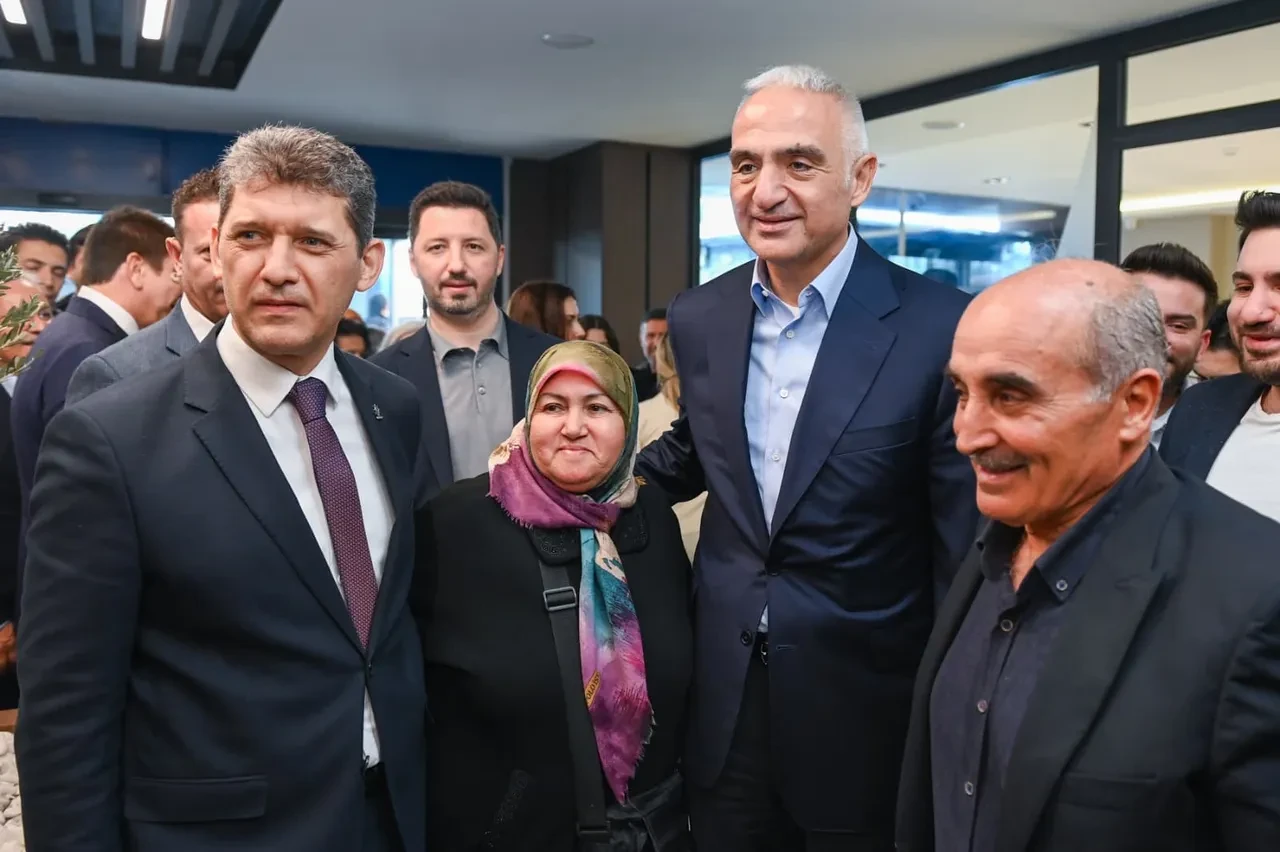 Bakan Ersoy duyurdu... Antalya rekor kırdı! 65 milyar dolarlık gelir  