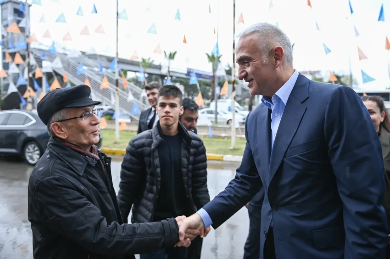 Bakan Ersoy duyurdu... Antalya rekor kırdı! 65 milyar dolarlık gelir  