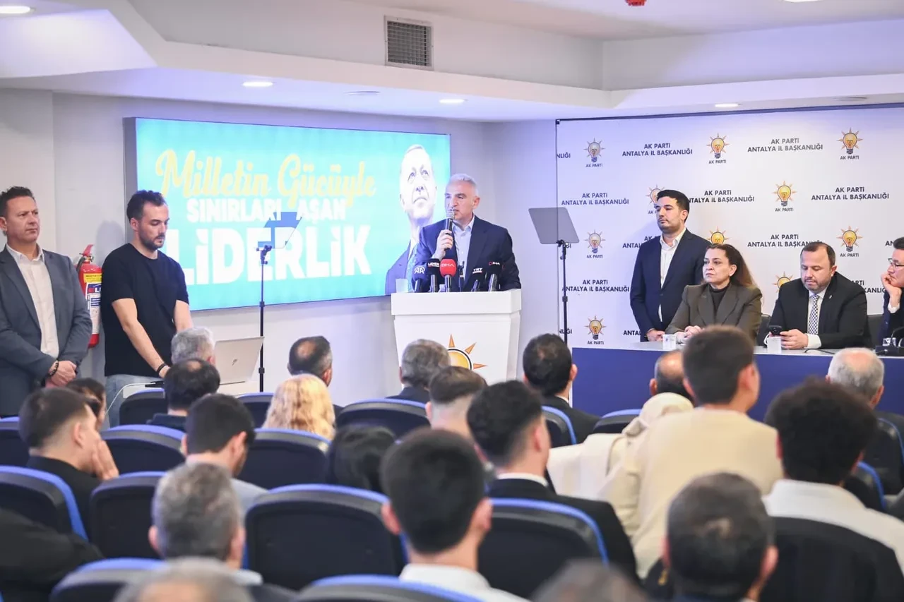 Bakan Ersoy duyurdu... Antalya rekor kırdı! 65 milyar dolarlık gelir  